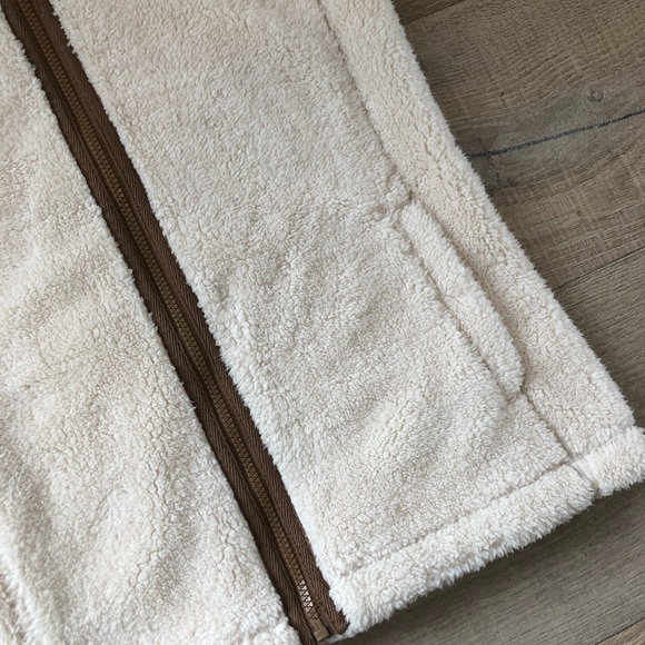 Chaps Sherpa Vest - Picture 5 of 9